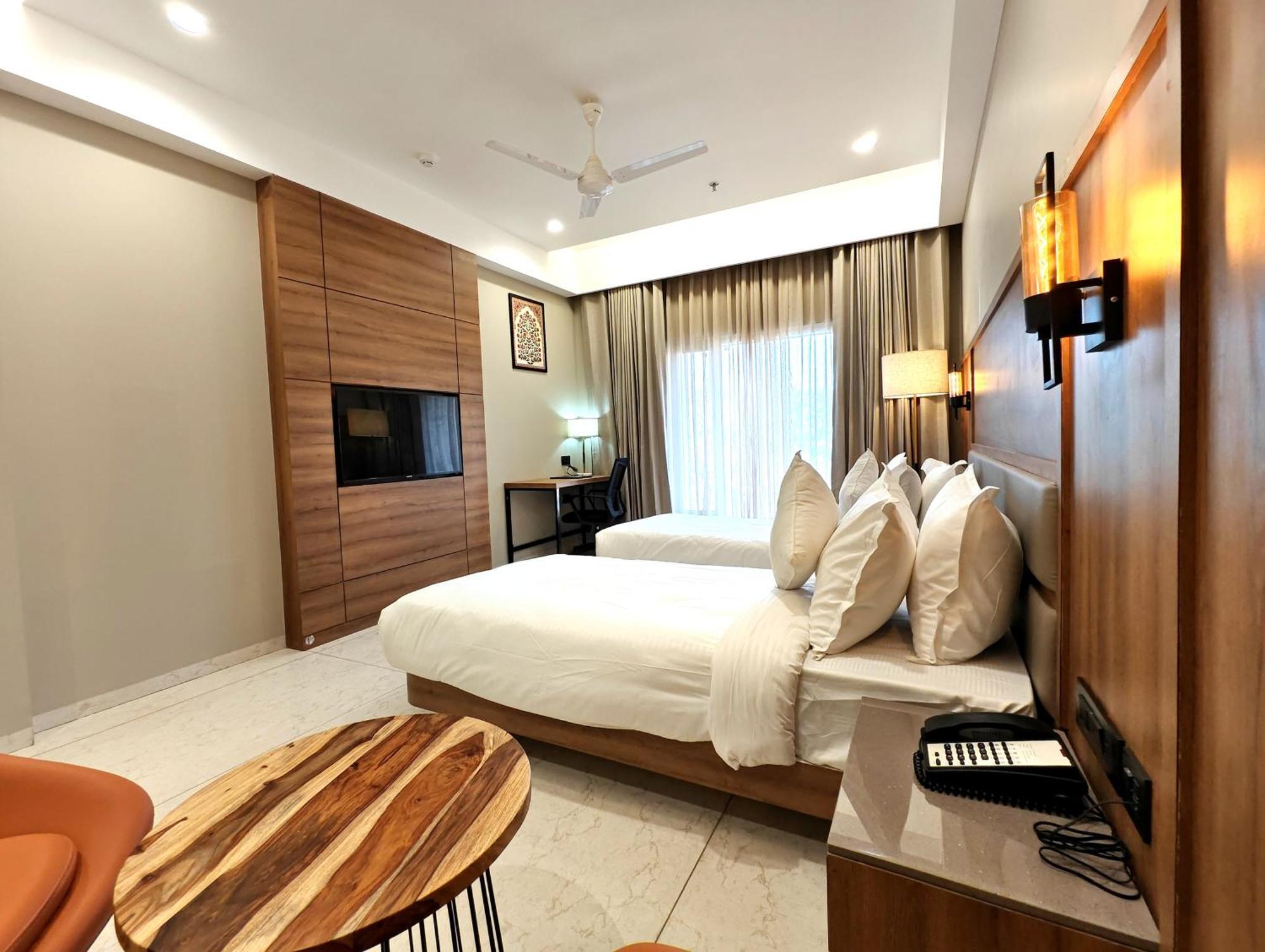 The Sky Imperial Hotel Kailash Jamnagar Ngoại thất bức ảnh