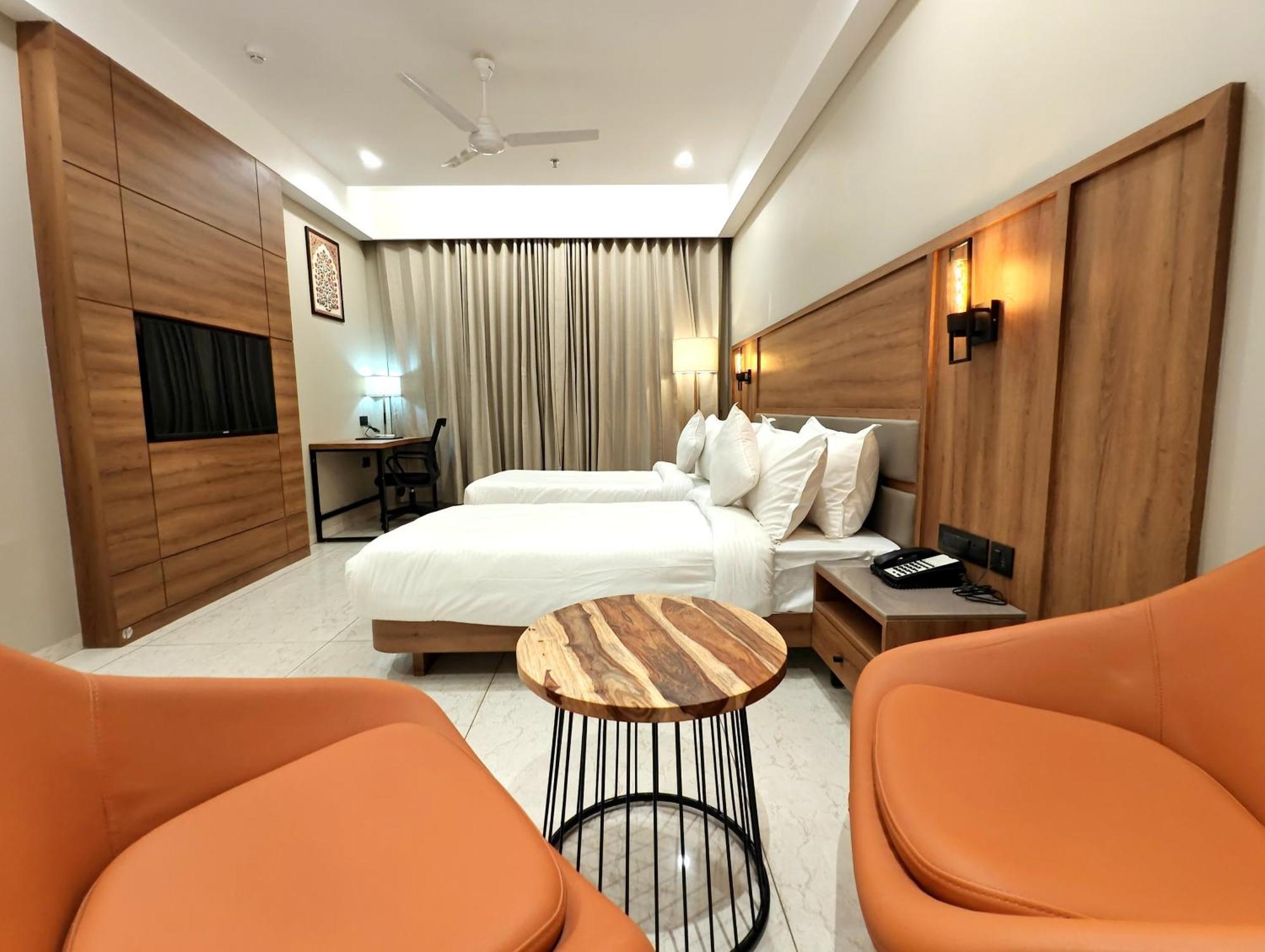 The Sky Imperial Hotel Kailash Jamnagar Ngoại thất bức ảnh