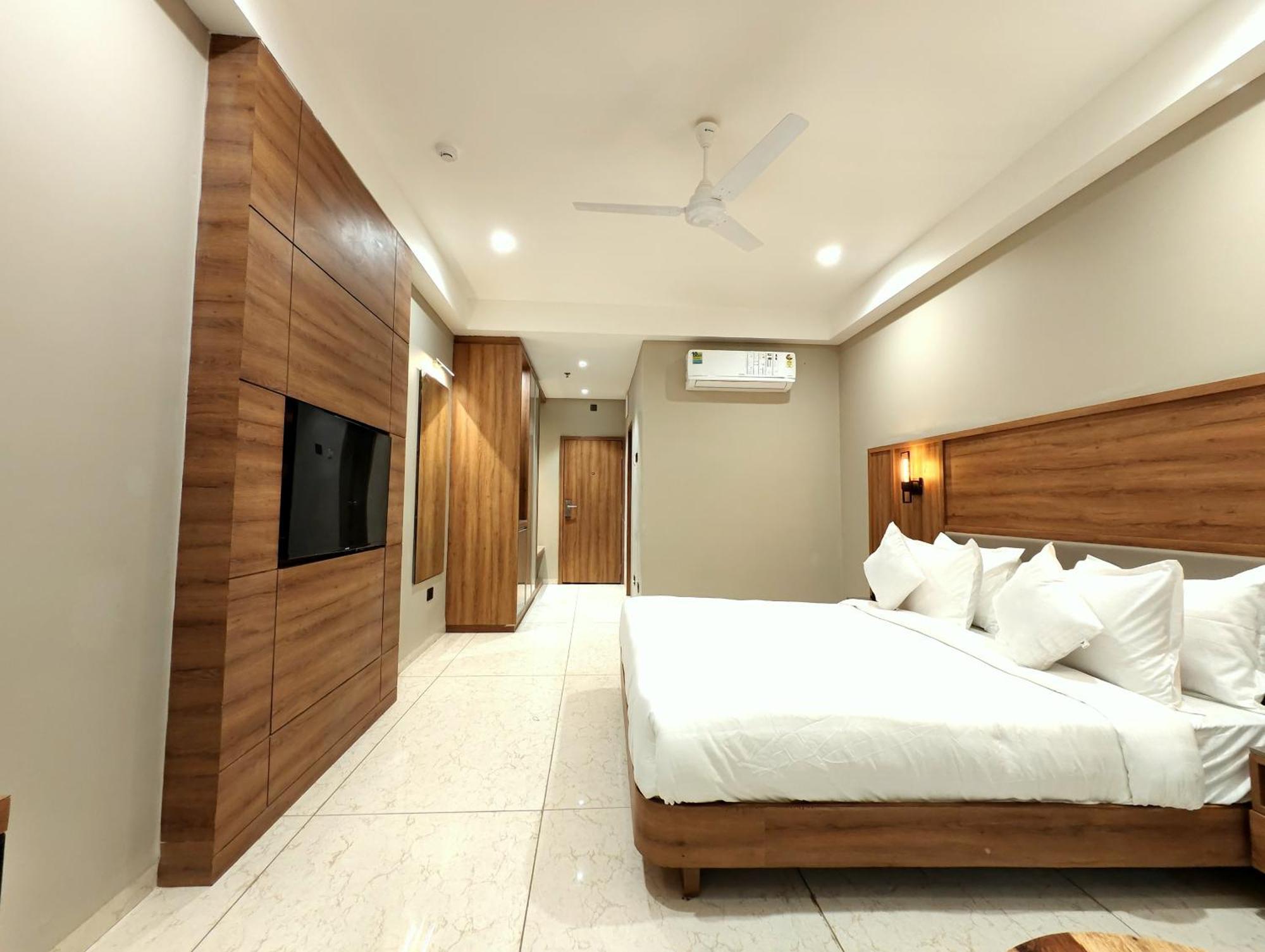 The Sky Imperial Hotel Kailash Jamnagar Ngoại thất bức ảnh