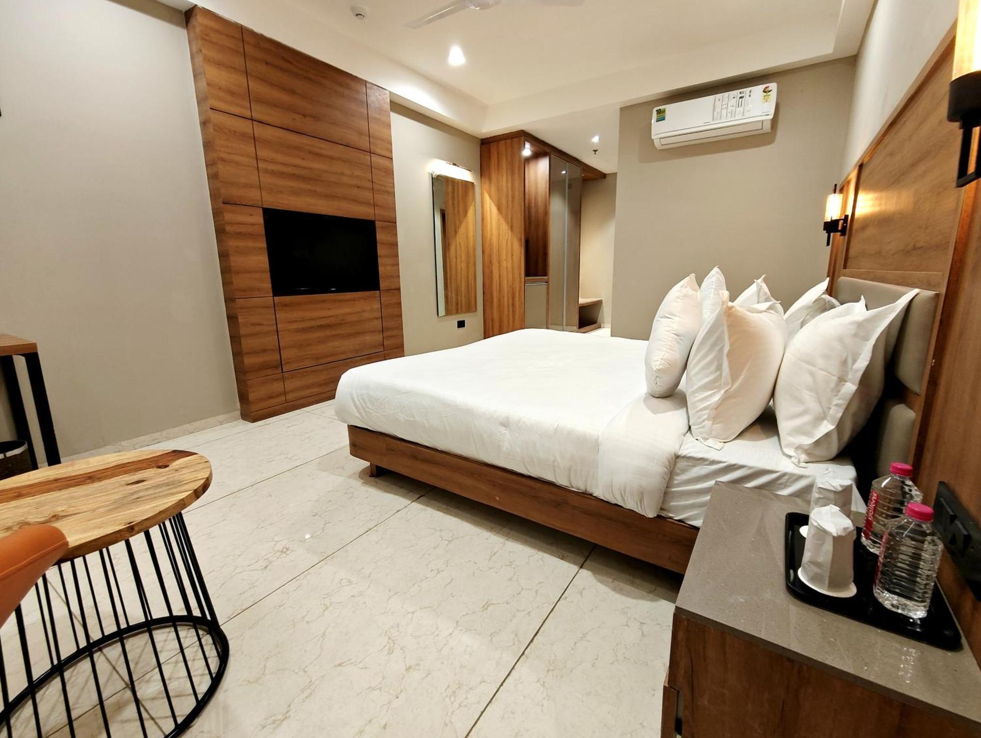 The Sky Imperial Hotel Kailash Jamnagar Ngoại thất bức ảnh