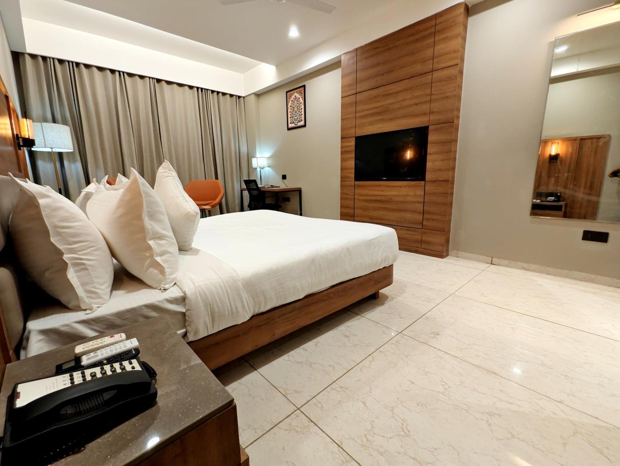 The Sky Imperial Hotel Kailash Jamnagar Ngoại thất bức ảnh