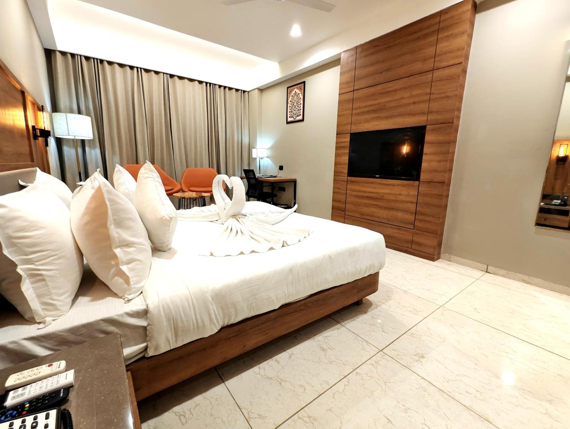 The Sky Imperial Hotel Kailash Jamnagar Ngoại thất bức ảnh