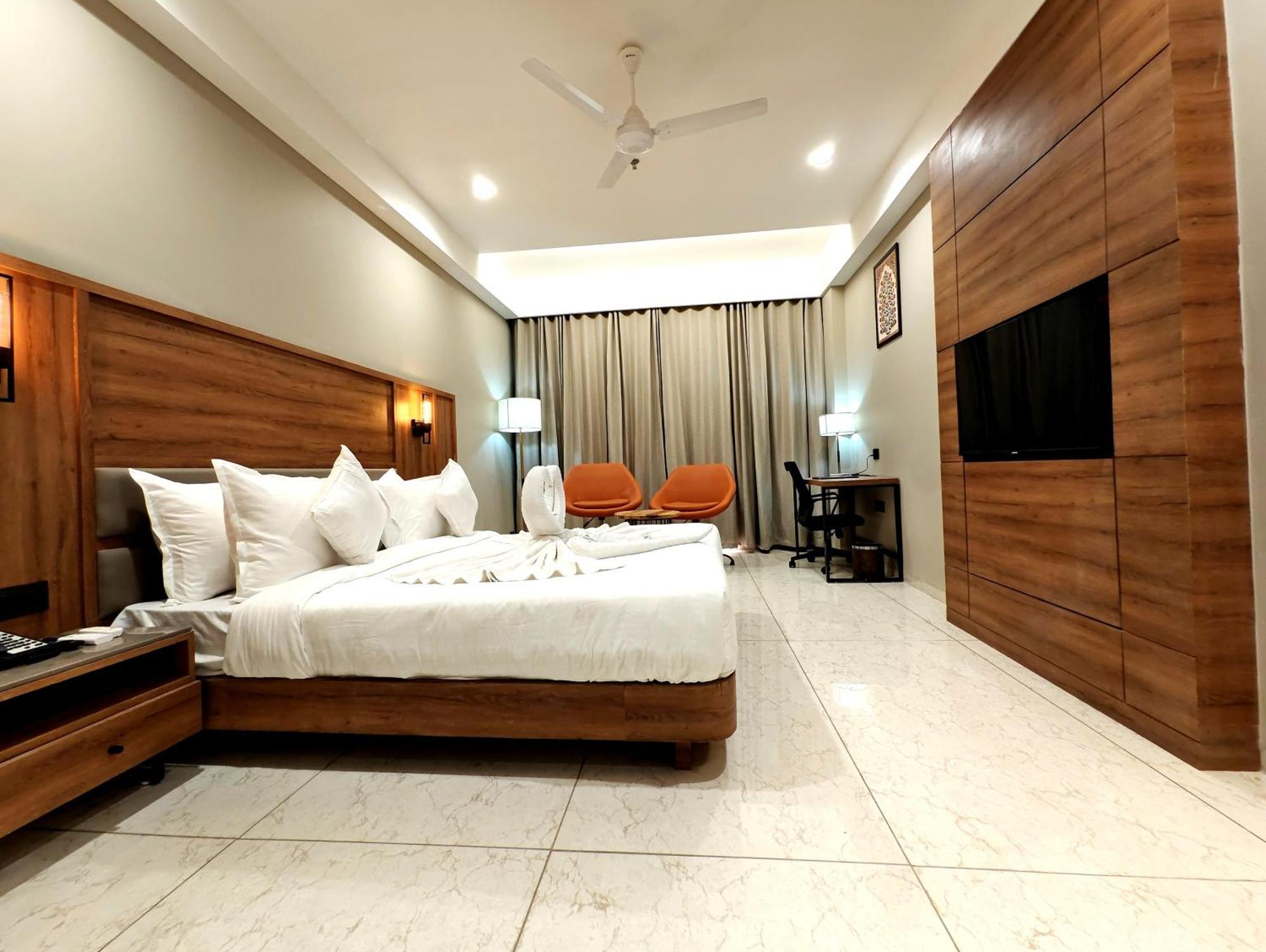 The Sky Imperial Hotel Kailash Jamnagar Ngoại thất bức ảnh