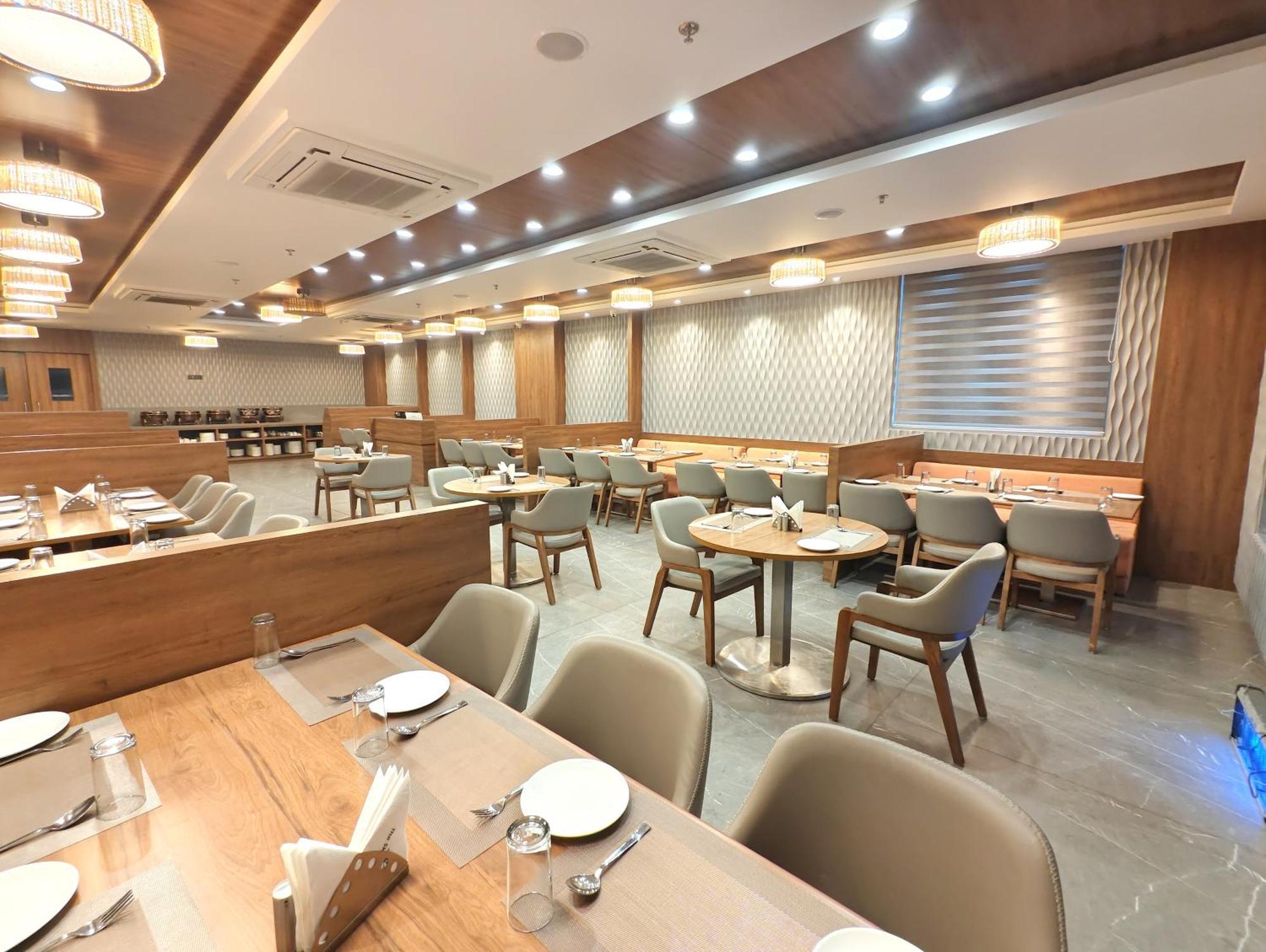 The Sky Imperial Hotel Kailash Jamnagar Ngoại thất bức ảnh