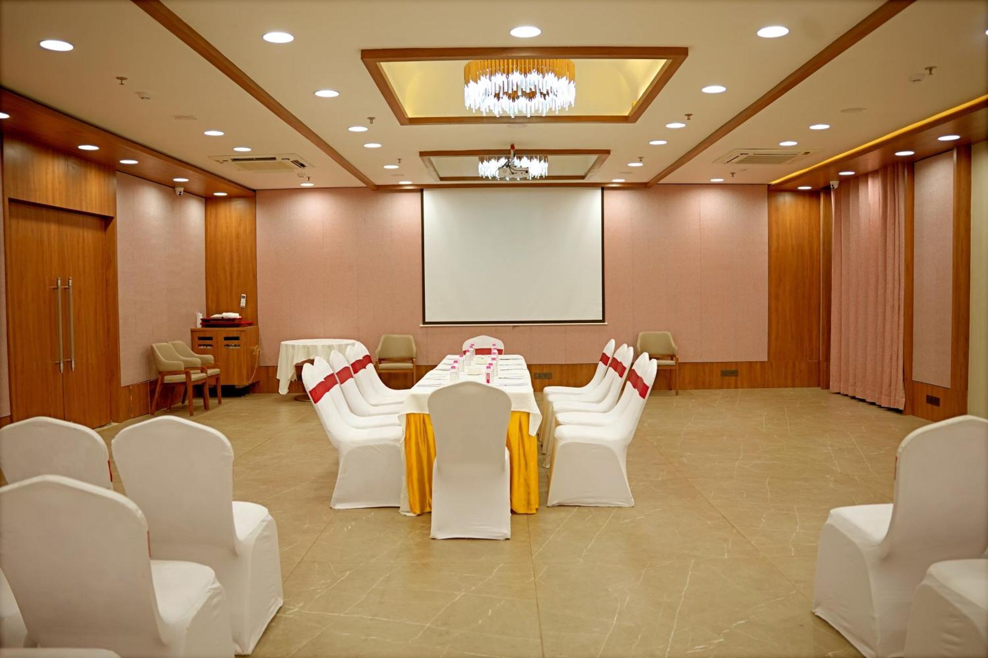 The Sky Imperial Hotel Kailash Jamnagar Ngoại thất bức ảnh