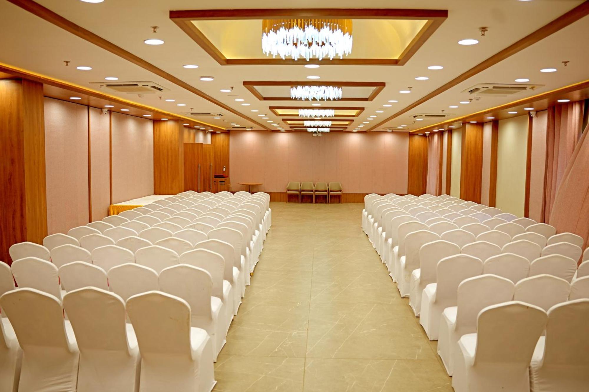 The Sky Imperial Hotel Kailash Jamnagar Ngoại thất bức ảnh